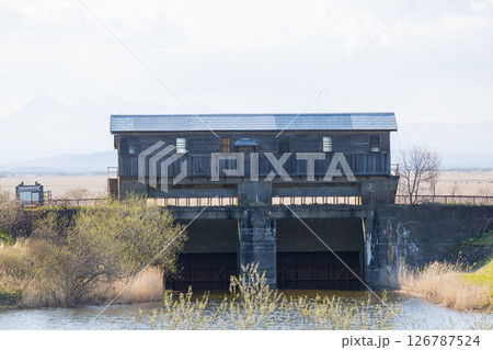 北海道、釧路湿原の旧岩保木水門 126787524