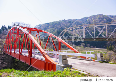 青鬼集落へ向かう赤い橋 青鬼集落へ向かう赤い橋 126787620