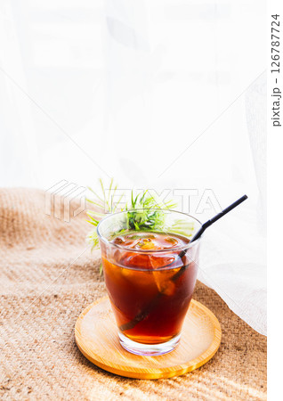 夏に飲む一杯のアイスコーヒー 126787724