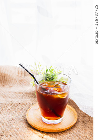 夏に飲む一杯のアイスコーヒー 126787725