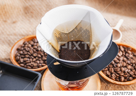 アイスコーヒーを淹れる アイスコーヒーを淹れる 126787729