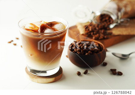 アイスカフェオレ・アイスカフェオーレ(白バック) 126788042