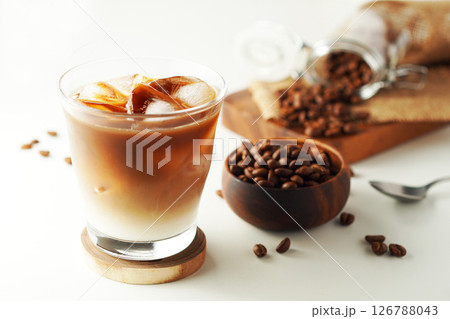 アイスカフェオレ・アイスカフェオーレ(白バック) アイスカフェオレ・アイスカフェオーレ(白バック) 126788043