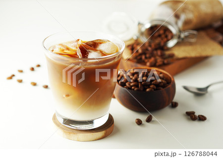 アイスカフェオレ・アイスカフェオーレ(白バック) アイスカフェオレ・アイスカフェオーレ(白バック) 126788044