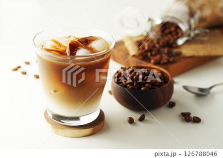 アイスカフェオレ・アイスカフェオーレ(白バック) 126788046