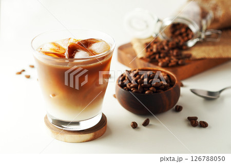 アイスカフェオレ・アイスカフェオーレ(白バック) アイスカフェオレ・アイスカフェオーレ(白バック) 126788050