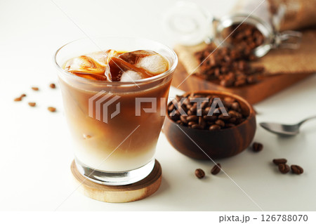 アイスカフェオレ・アイスカフェオーレ(白バック) 126788070