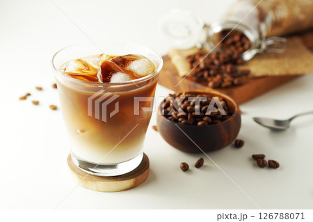 アイスカフェオレ・アイスカフェオーレ(白バック) 126788071