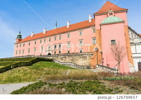 Royal Castle in Warsaw with Gardens in Spring Royal Castle in Warsaw with Gardens in Spring 126789657