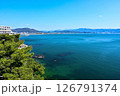 透き通る青い海と空 126791374