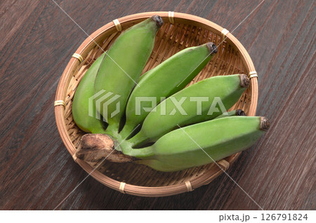 島バナナ、沖縄の特産品 126791824