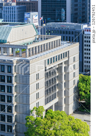 初夏の大阪市役所 (大阪府大阪市北区中之島) 126792451