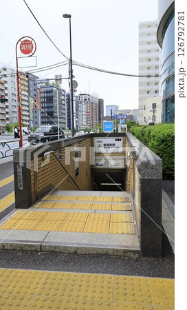 東京メトロ有楽町線の新富町駅7番出入口 東京メトロ有楽町線の新富町駅7番出入口 126792781