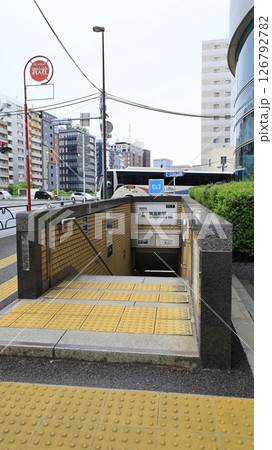 東京メトロ有楽町線の新富町駅7番出入口 126792782