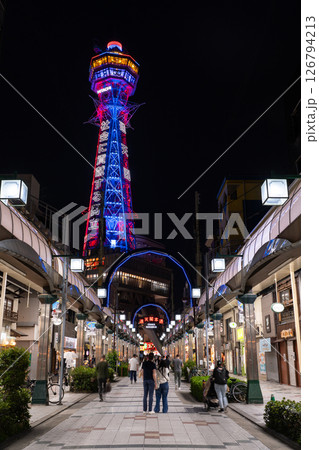 《大阪府》通天閣本通商店街の夜景 126794213