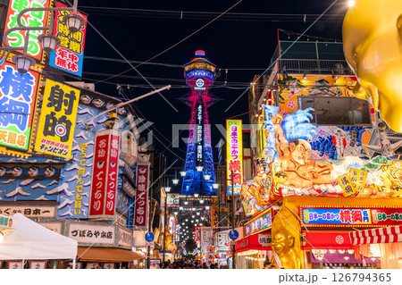 《大阪府》通天閣をのぞむ新世界の夜景 126794365