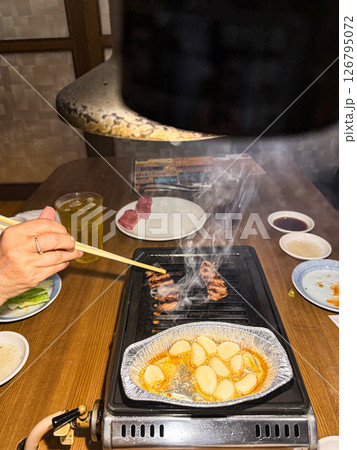 焼き肉と煙 126795072