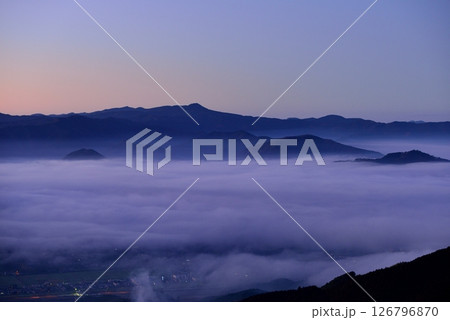 雲海展望公園からの大洲盆地の雲海 126796870