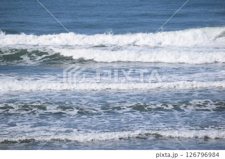 日本海の荒波 山形県庄内海岸 126796984