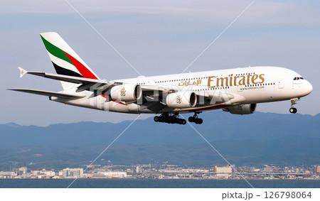 エミレーツ航空A380 A6-EVN関空アプローチ エミレーツ航空A380 A6-EVN関空アプローチ 126798064