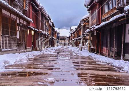 雪景色が美しい冬のひがし茶屋街 雪景色が美しい冬のひがし茶屋街 126798652