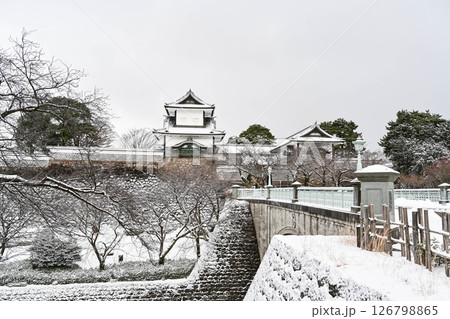 雪景色が美しい金沢城公園 雪景色が美しい金沢城公園 126798865