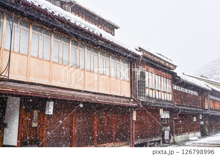 雪が舞うひがし茶屋街 雪が舞うひがし茶屋街 126798996