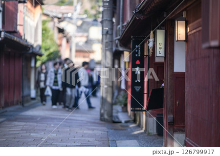 ひがし茶屋街の春景色 126799917