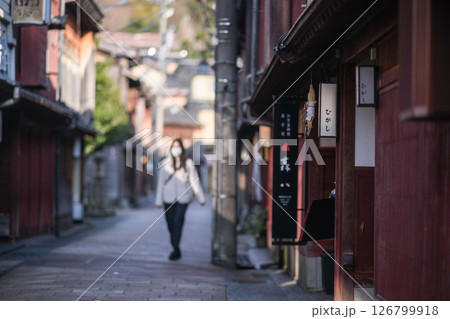 ひがし茶屋街の春景色 126799918