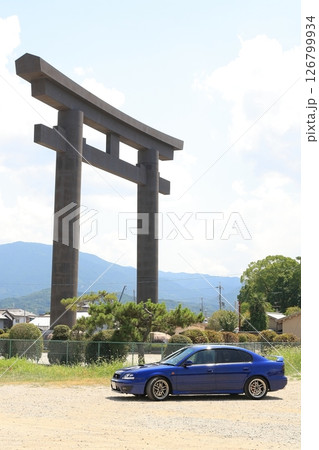 SUBARU LEGACY B4・大神神社大鳥居【奈良県桜井市】 126799934