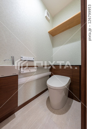 新築マンションのきれいなトイレ 126799953