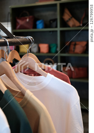 雑貨屋さんのTシャツコーナー 126799958