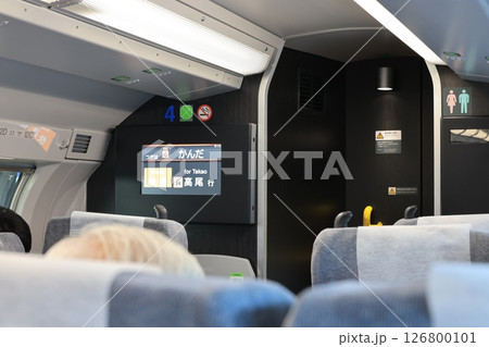 JR中央線に取り入れられたグリーン車内の風景 126800101