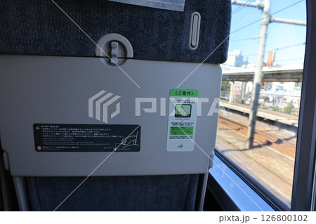 JR中央線に取り入れられたグリーン車内の風景 JR中央線に取り入れられたグリーン車内の風景 126800102