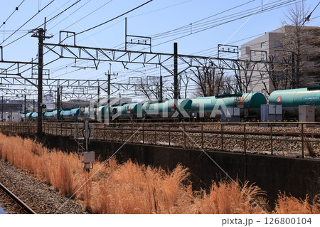JR武蔵野線を走るタンク貨物列車 JR武蔵野線を走るタンク貨物列車 126800104