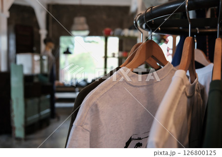 雑貨屋さんのTシャツコーナー 雑貨屋さんのTシャツコーナー 126800125