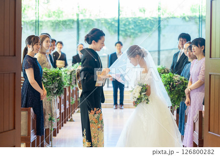 ベールダウン　新婦　母親 126800282