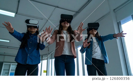 VR　バーチャルリアリティ 126800356
