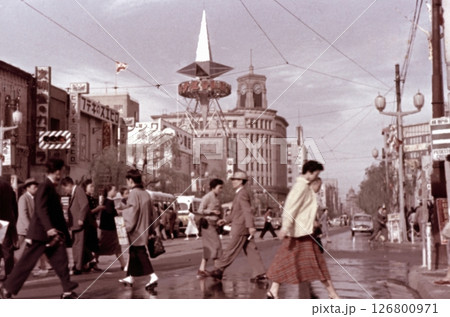 古写真　1956年　東京　銀座四丁目の街並み 126800971