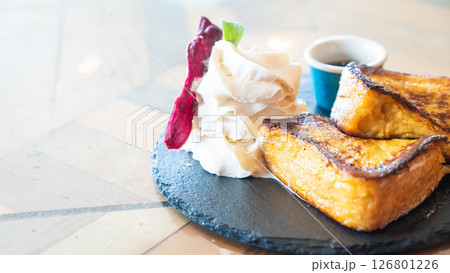 フレンチトースト スイーツ デザート コーヒー  ランチ 126801226