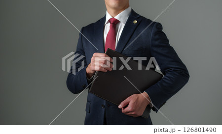 男性　弁護士	 126801490