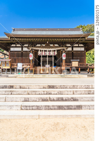 弓弦羽神社 拝殿(ヤタノカラスが願い事を導く)熊野大神を祀る勝利の神 神戸市東灘区御影郡家 弓弦羽神社 拝殿(ヤタノカラスが願い事を導く)熊野大神を祀る勝利の神 神戸市東灘区御影郡家 126801575