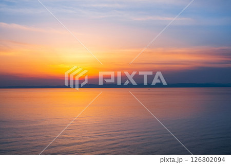 角田岬の夕暮れ:佐渡島に沈む夕日 角田岬の夕暮れ:佐渡島に沈む夕日 126802094