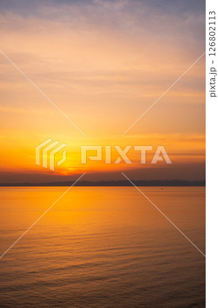 角田岬の夕暮れ:佐渡島に沈む夕日 角田岬の夕暮れ:佐渡島に沈む夕日 126802113