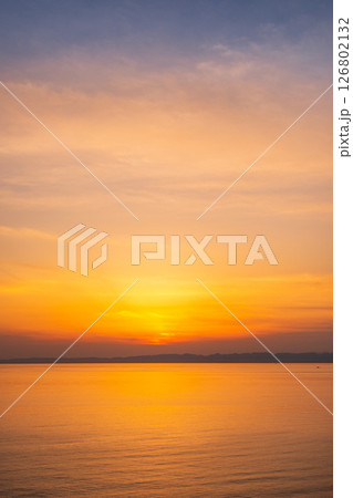 角田岬の夕暮れ:佐渡島に沈む夕日 角田岬の夕暮れ:佐渡島に沈む夕日 126802132