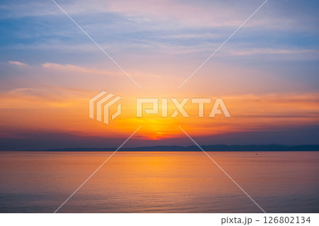 角田岬の夕暮れ:佐渡島に沈む夕日 角田岬の夕暮れ:佐渡島に沈む夕日 126802134