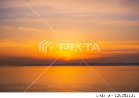 角田岬の夕暮れ:佐渡島に沈む夕日 角田岬の夕暮れ:佐渡島に沈む夕日 126802135