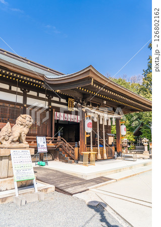 弓弦羽神社　拝殿（ヤタノカラスが願い事を導く）熊野大神を祀る勝利の神　神戸市東灘区御影郡家 126802162