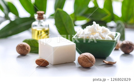 シアバターと緑の皿 シアバターと緑の皿 126802829