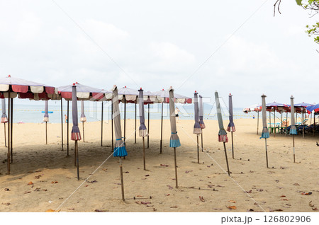 パタヤ 朝のジョムティエンビーチ 126802906